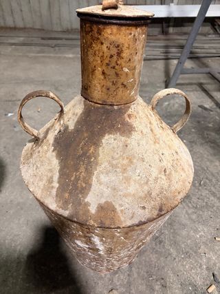 Cántaro de aceite antiguo