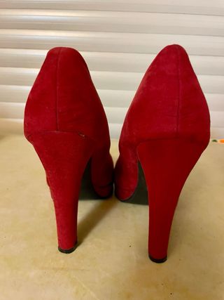 Zapatos de ante rojos
