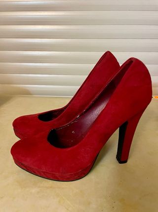 Zapatos de ante rojos