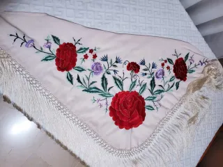 Mantoncillo flamenca bordado