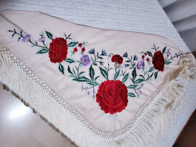 Mantoncillo flamenca bordado