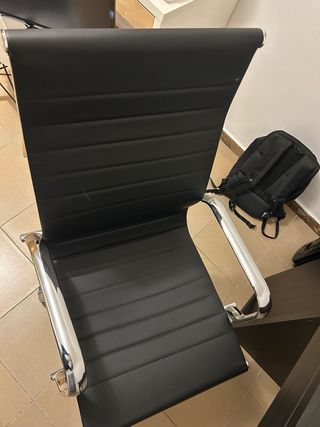 Escritorio y Silla Negra
