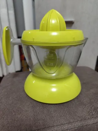 Exprimidor de cítricos con jarra