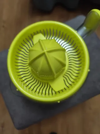 Exprimidor de cítricos con jarra