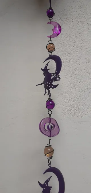 Artículo decorativo colgante con bruja, luna, vela