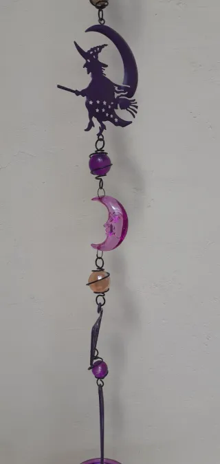 Artículo decorativo colgante con bruja, luna, vela