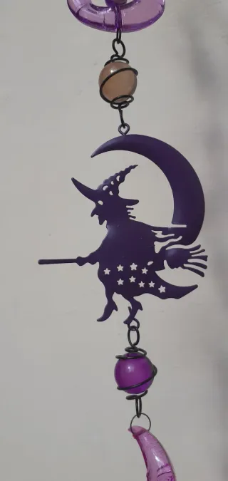 Artículo decorativo colgante con bruja, luna, vela