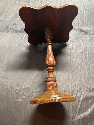 Tavolino in legno massello intagliato