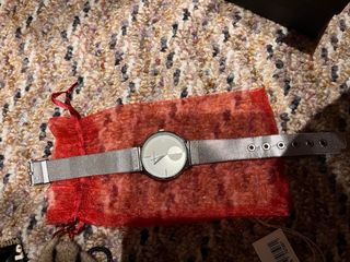 Reloj de pulsera plateado