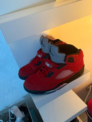 Jordan 5 Rojo y Negro