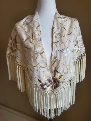 Mantoncillo Flamenco Bordado Beige y Dorado