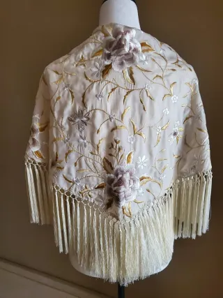 Mantoncillo Flamenco Bordado Beige y Dorado