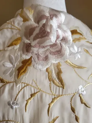 Mantoncillo Flamenco Bordado Beige y Dorado