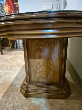 Mesa de comedor ovalada de madera y cristal