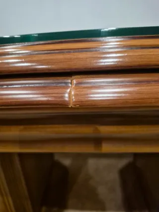 Mesa de comedor ovalada de madera y cristal