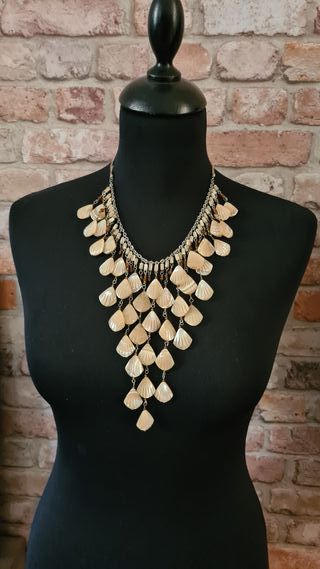 Collana vintage etnica con pendenti a conchiglia