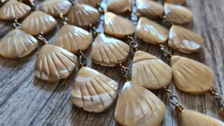 Collana vintage etnica con pendenti a conchiglia