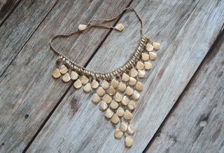 Collana vintage etnica con pendenti a conchiglia