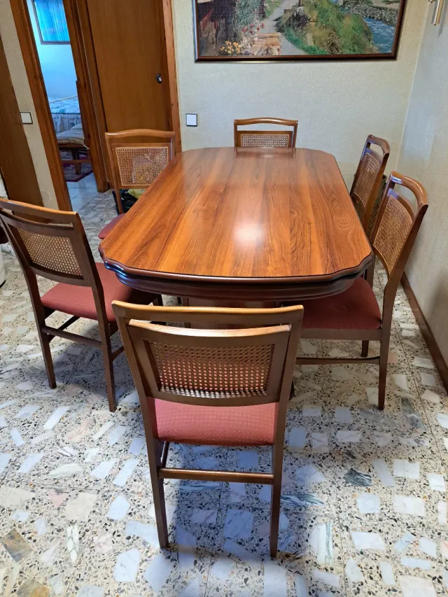 Mesa Comedor Extensible + 6 Sillas. (NEGOCIABLE)