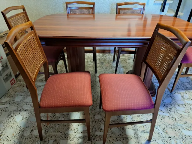 Mesa Comedor Extensible + 6 Sillas. (NEGOCIABLE)