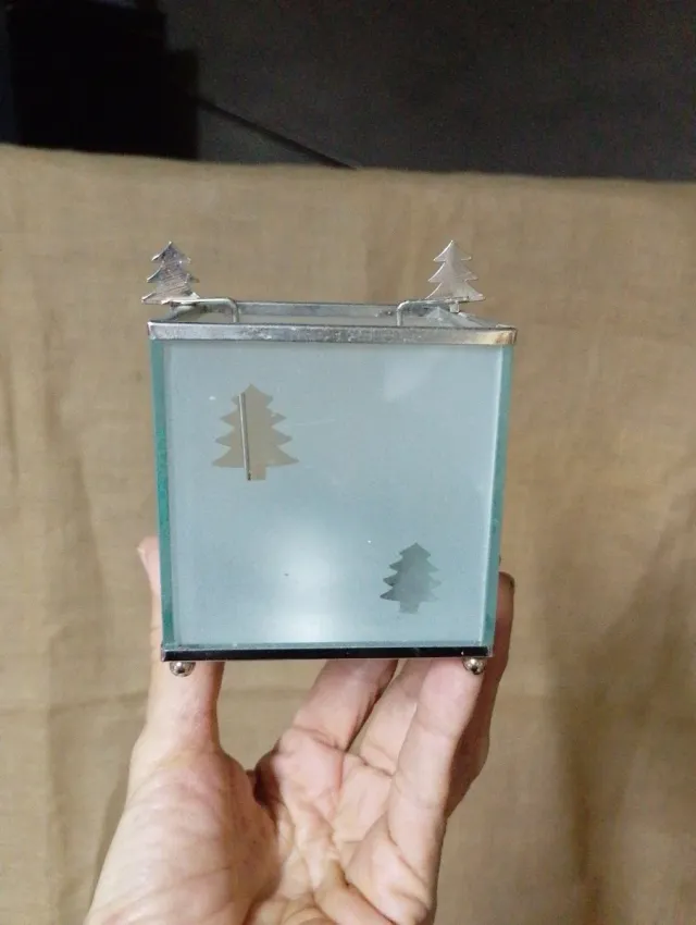 Porta-velas de cristal com árvores prateadas