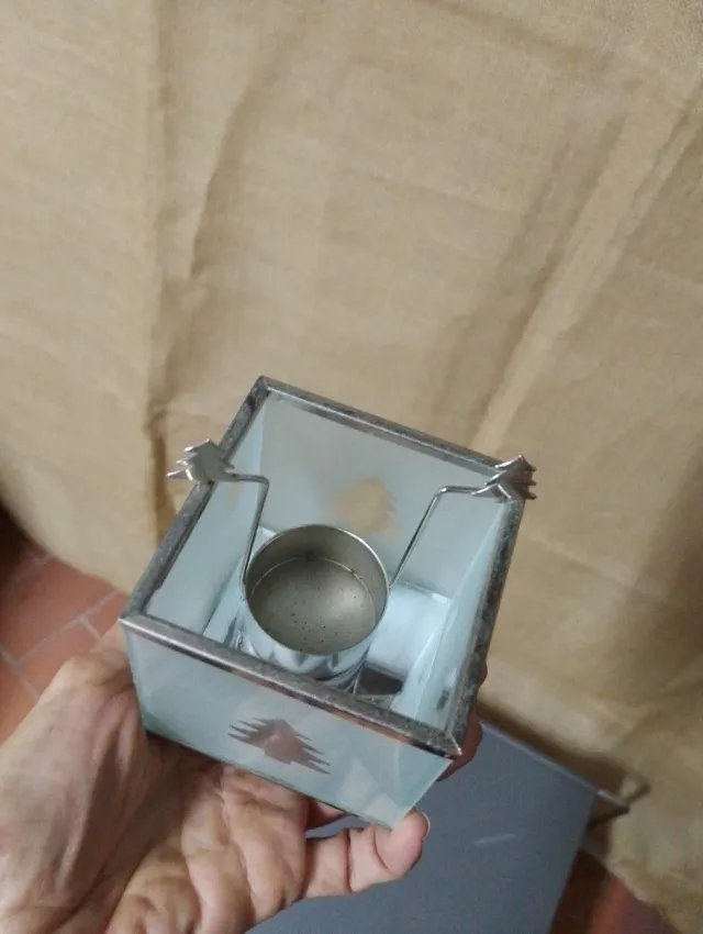 Porta-velas de cristal com árvores prateadas