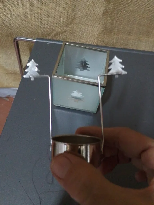 Porta-velas de cristal com árvores prateadas