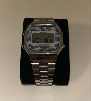 Reloj Casio Digital Camuflaje Correa Plateada
