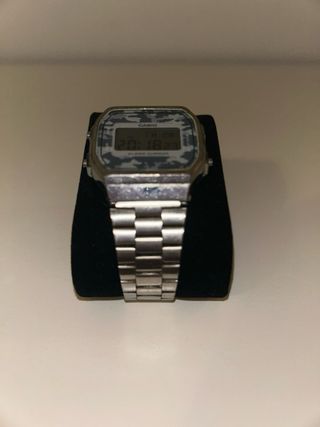 Reloj Casio Digital Camuflaje Correa Plateada