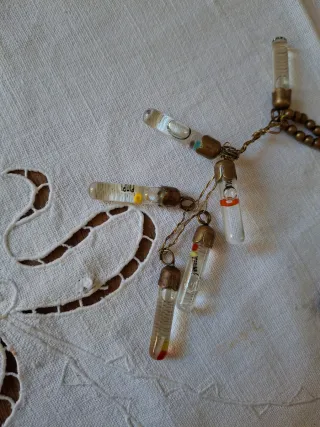 Collana con ampolle e perline