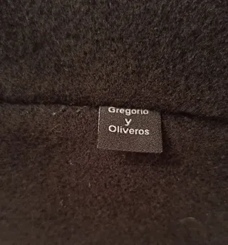 Bolso negro con bordado floral