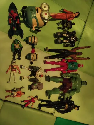 Lote figuras superhéroes y personajes