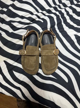 Mocasines Marrones con Hebilla Dorada