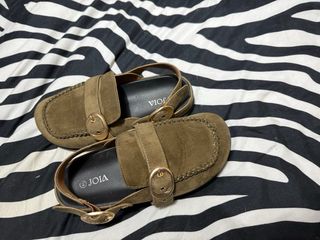 Mocasines Marrones con Hebilla Dorada