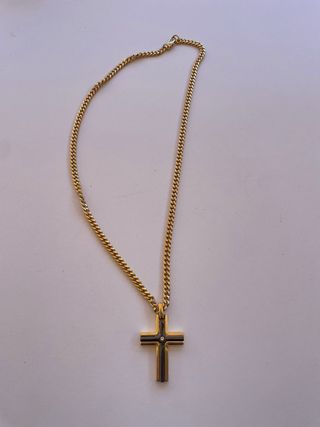 Cadena con crucifijo bisutería