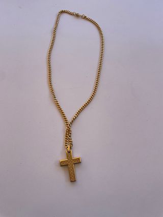 Cadena con crucifijo bisutería