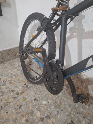 Bicicleta Btwin MTB Negra y Azul