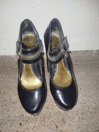 Zapatos de tacón negros con cremallera