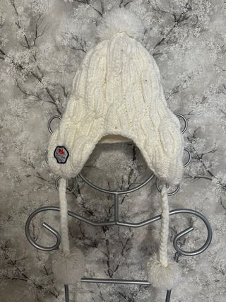 Gorro de lana blanco con pompón