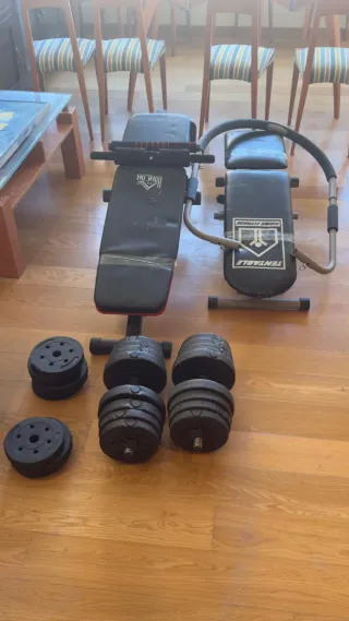 Banco de ejercicio junto con bicicleta estática