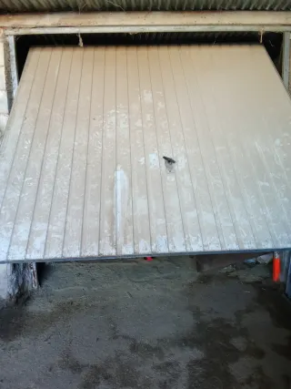 Puerta metálica garaje buen estado