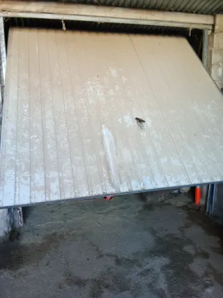 Puerta metálica garaje buen estado