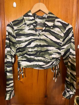 Blusa Bershka Estampada Verde Talla XS