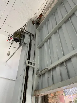 Puerta basculante de garaje