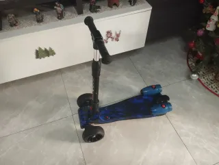 Patín Scooter con luces y vapor 15€