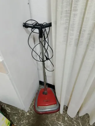 Enceradora de suelos