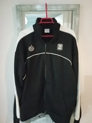 Sudadera Bershka Cremallera XL Negra y Blanca