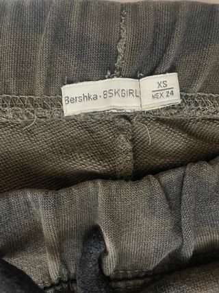 Pantalón Jogger Camuflaje Bershka Talla XS