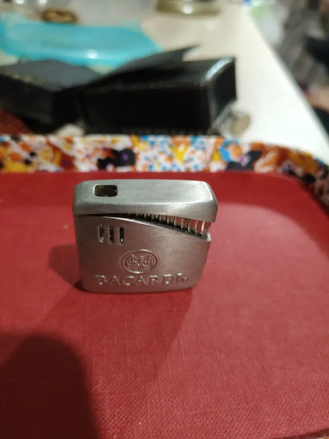 Mechero Bacardi Metálico