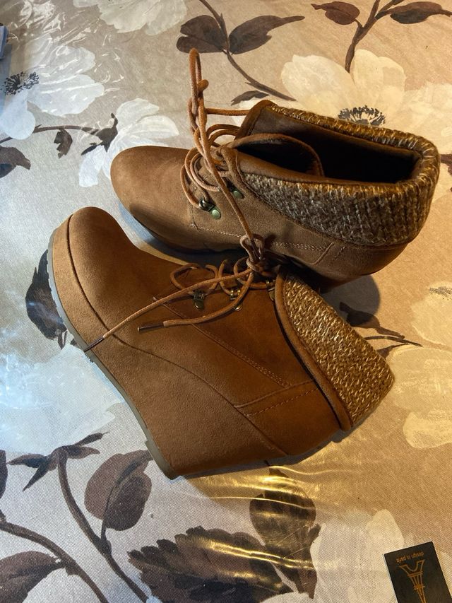 Botines marrones con cordones